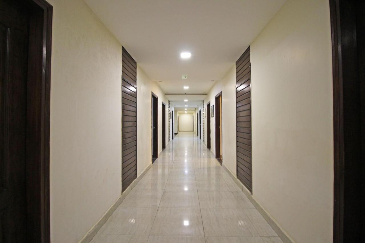 Oyo 4964 Golden Oyster Suites Dehradun Exterior foto