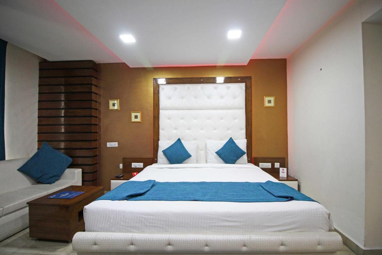 Oyo 4964 Golden Oyster Suites Dehradun Exterior foto